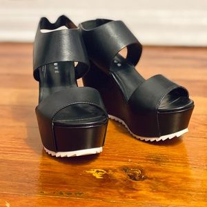 Trouvé Black ‘Morgan’ Platform Wedge Sandals
